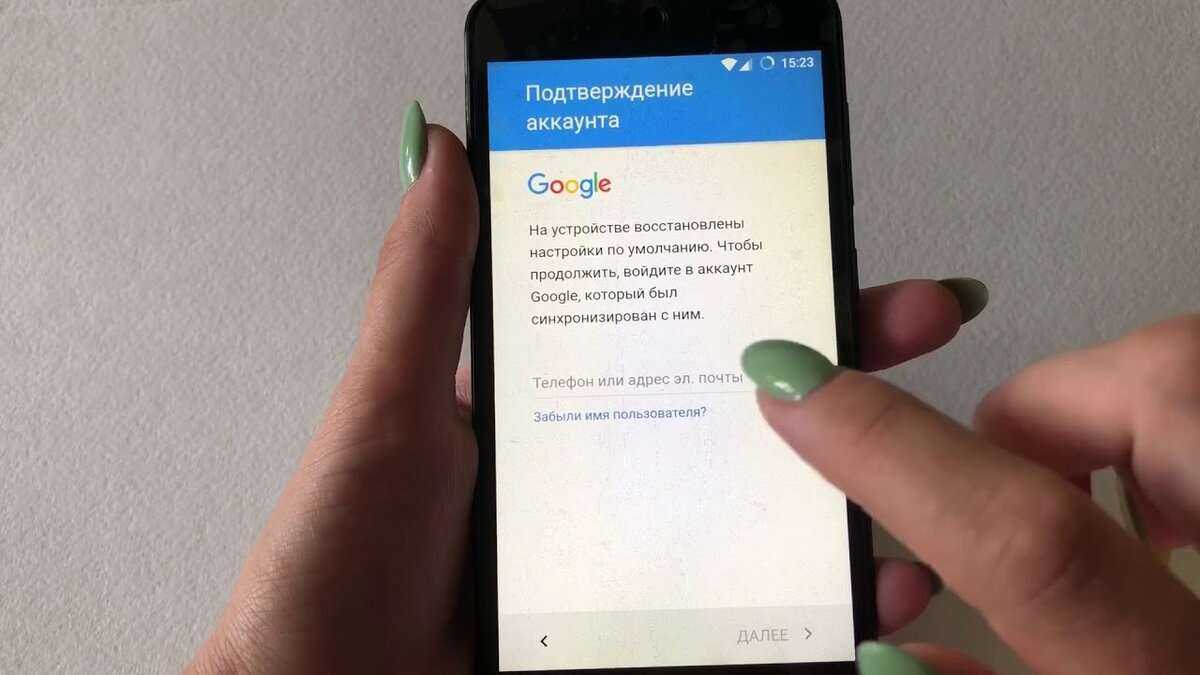 Почему при скачивании приложения на iphone оно скачивается и на другие устройства —связанные и несвязанные