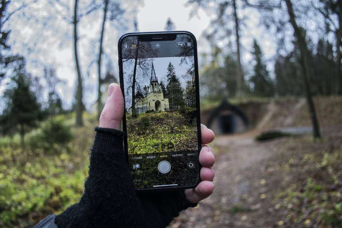 Читайте о том, как избавиться от бликов света при съёмке на камеру iPhone Это можно сделать как во время, так и после съёмки